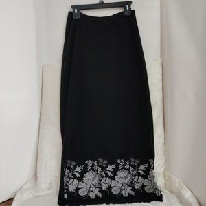 Maxi skirt  smaill size by Maxi USA black color with flowers print waist 28"...